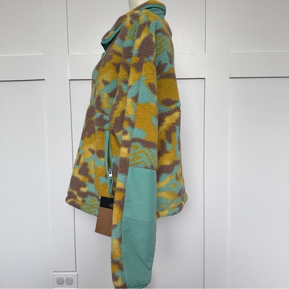 The North Face Fleece 1/4 Snap Pullover - Picture 6 of 13